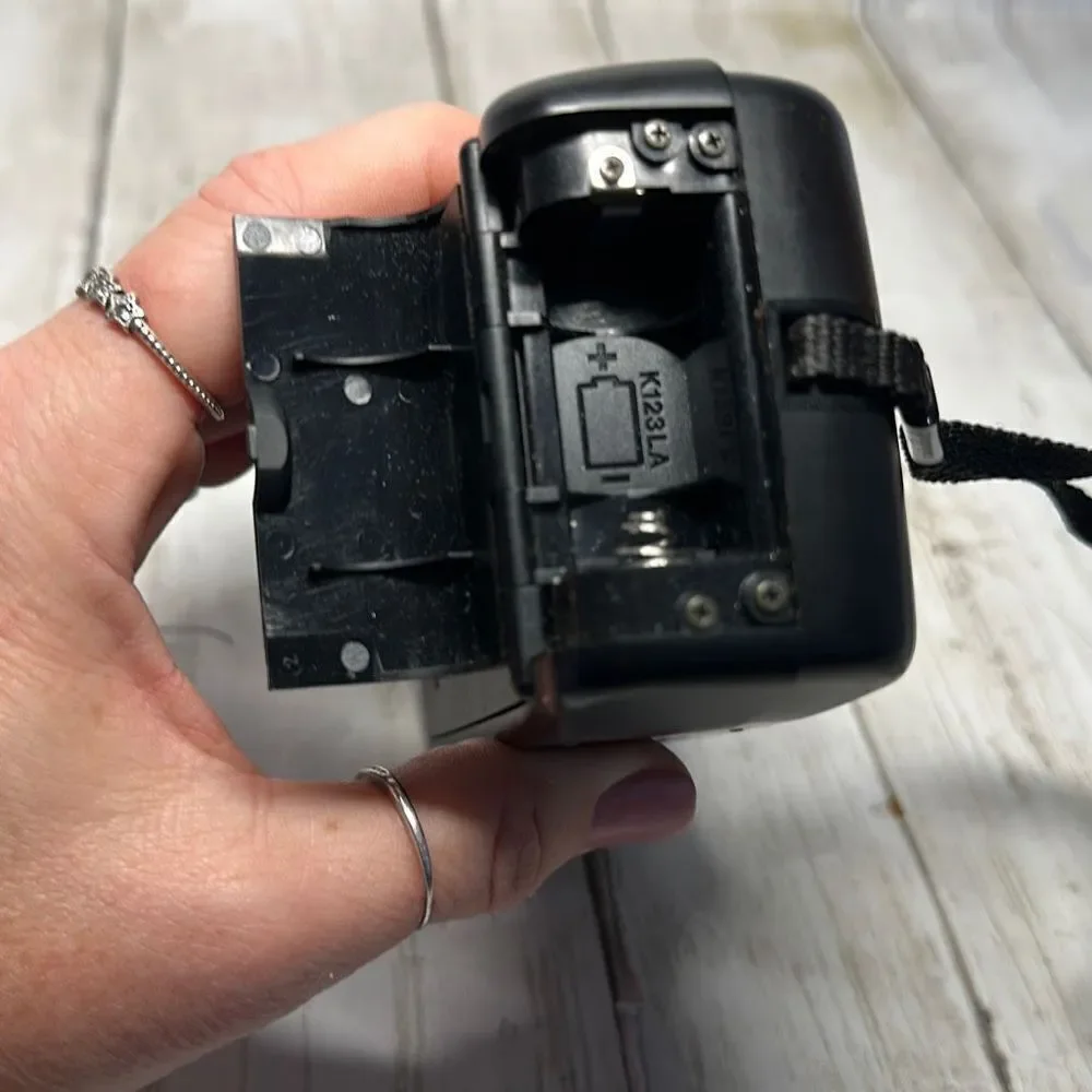 Kodak‎ Star 935 Point & Shoot 35mm Film Camera Pop-Up Flash Case